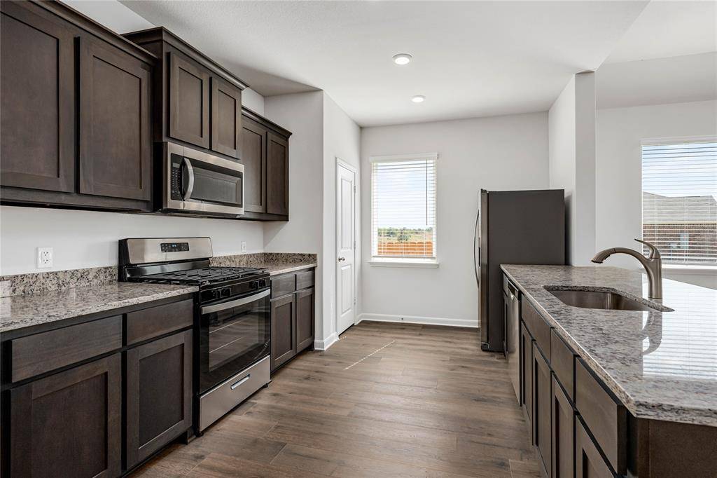 945 Cawthorne Trail, Fort Worth, TX 76108