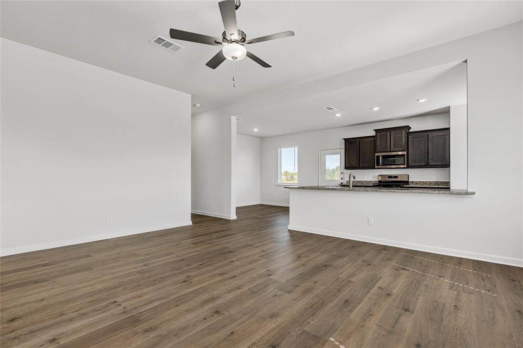 945 Cawthorne Trail, Fort Worth, TX 76108