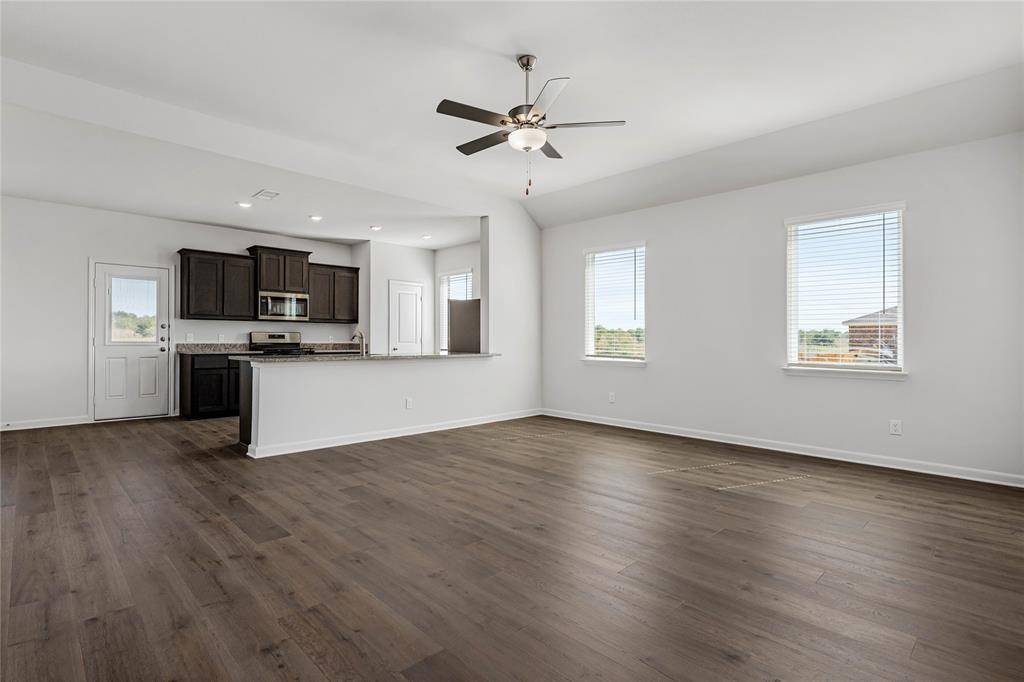 945 Cawthorne Trail, Fort Worth, TX 76108