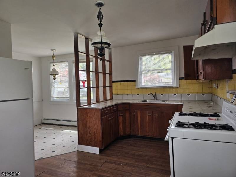 34 Walnut Ave, Pompton Lakes Boro, NJ 07442