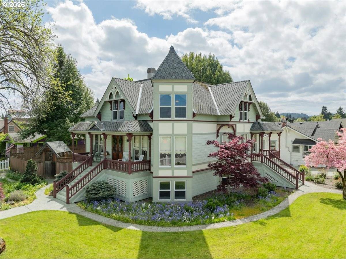 1121 MAIN ST, Dallas, OR 97338
