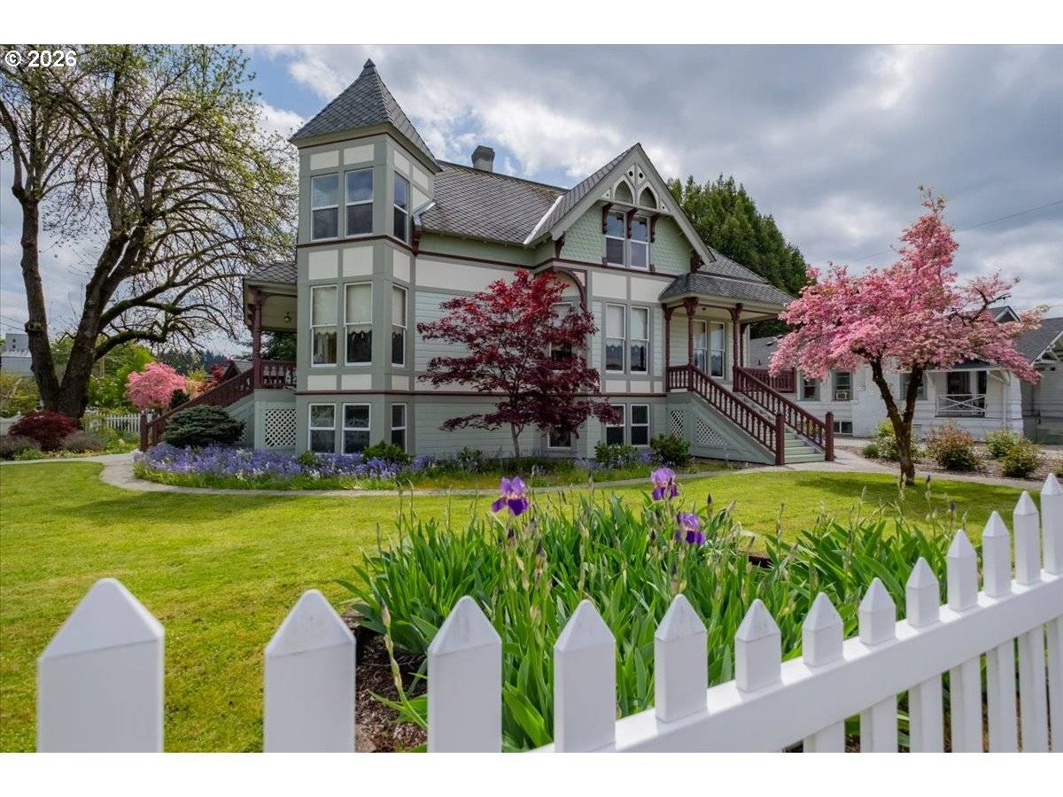 1121 MAIN ST, Dallas, OR 97338