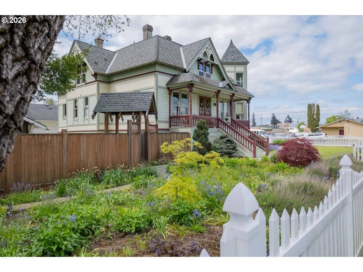 1121 MAIN ST, Dallas, OR 97338