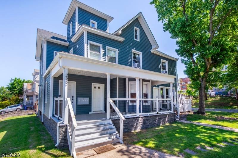 222 William St, East Orange City, NJ 07017