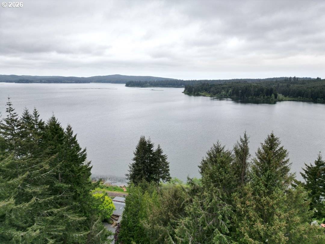 83027 Siltcoos Station RD, Westlake, OR 97493