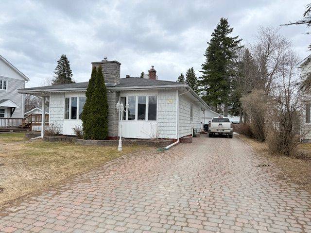 72 Dominion AVE, Kapuskasing, ON P5N 1P4