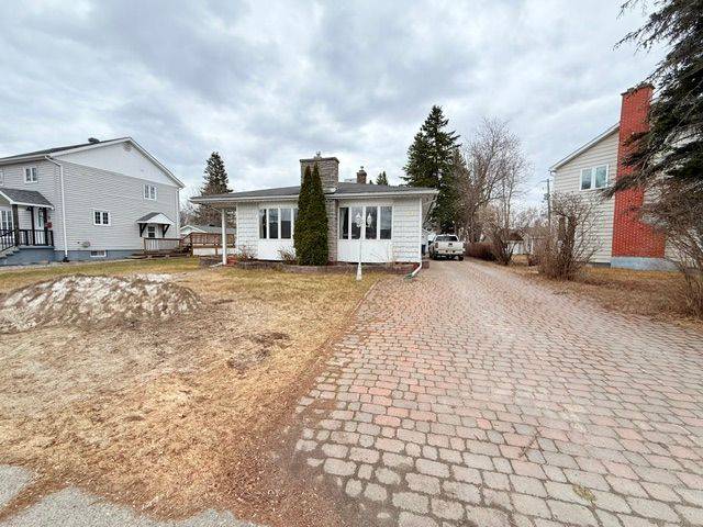 72 Dominion AVE, Kapuskasing, ON P5N 1P4