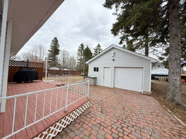 72 Dominion AVE, Kapuskasing, ON P5N 1P4