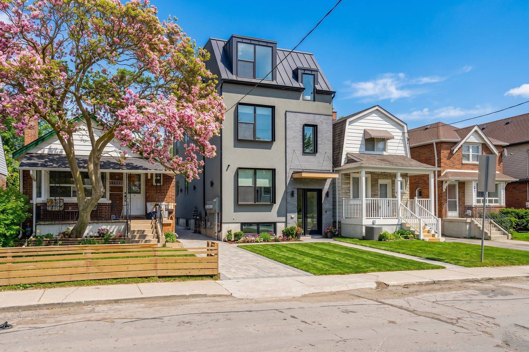 625 Harvie AVE #03, Toronto W03, ON M6E 4M4