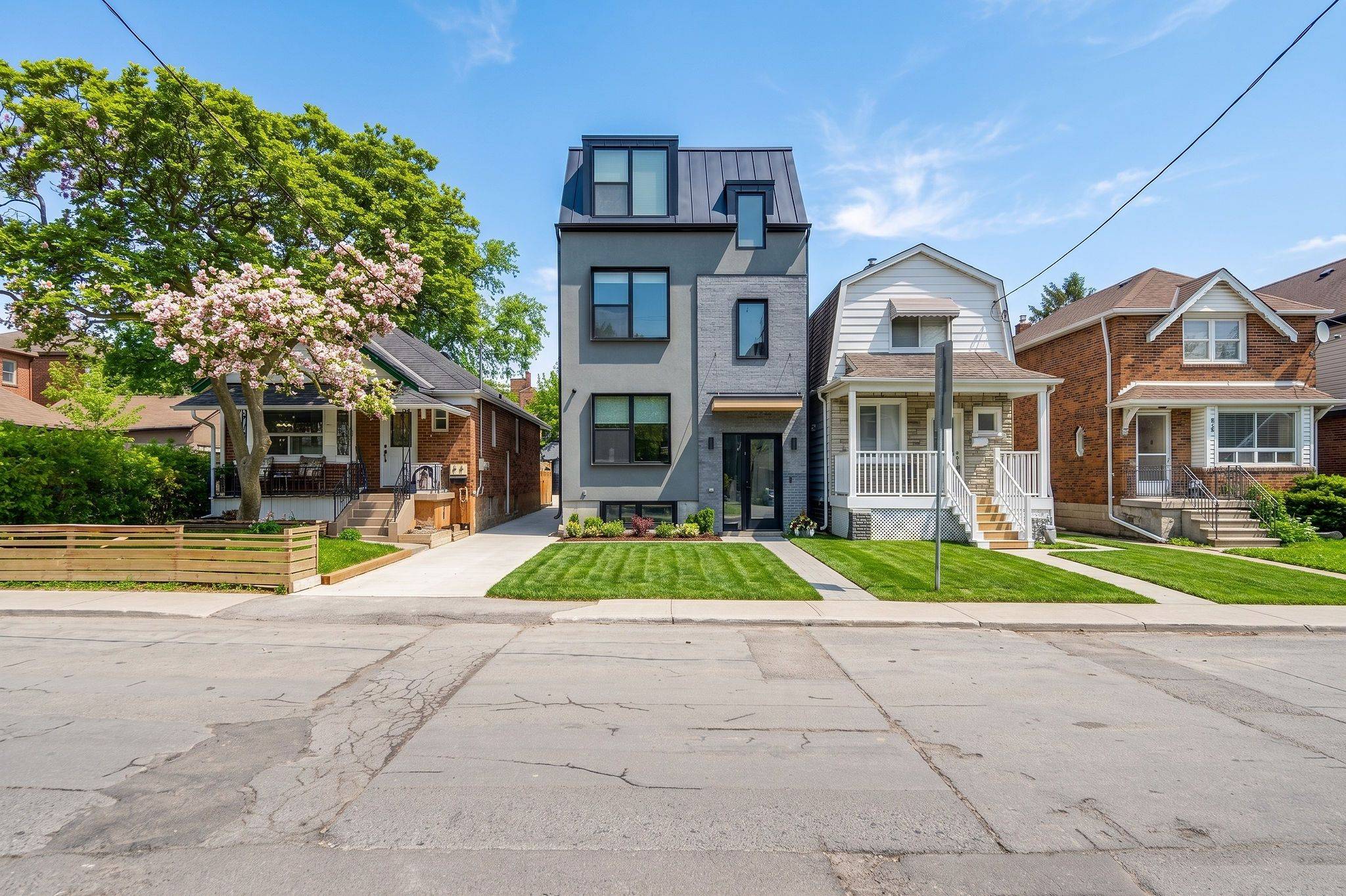 625 Harvie AVE #03, Toronto W03, ON M6E 4M4