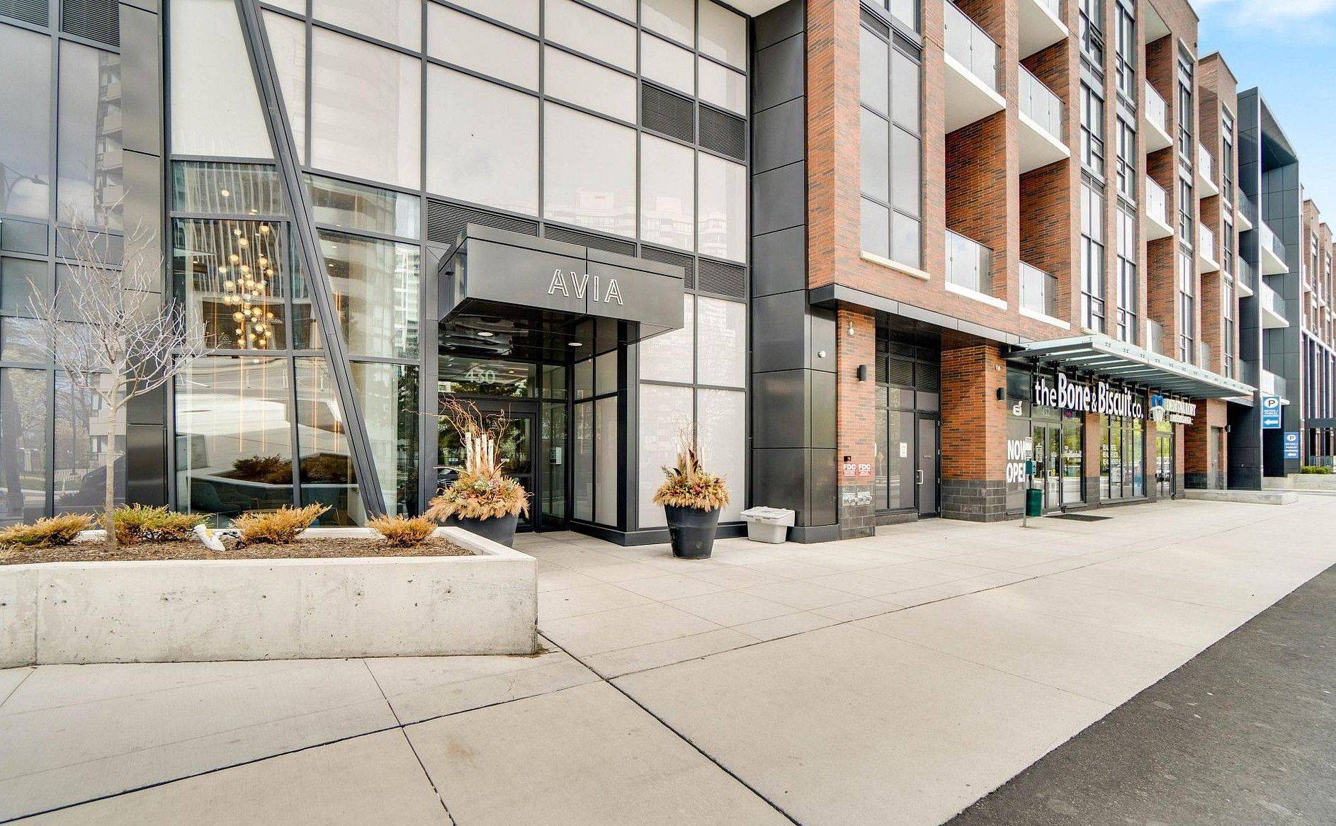 430 Square One DR E #506, Mississauga, ON L5B 0L6