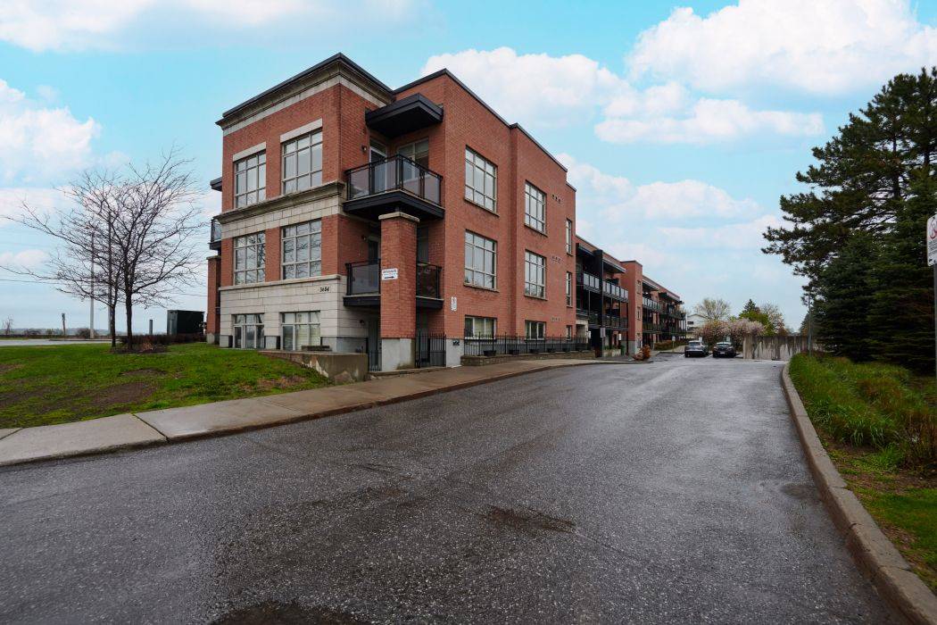 3684 Fallowfield RD #102, Barrhaven, ON K2J 4H3