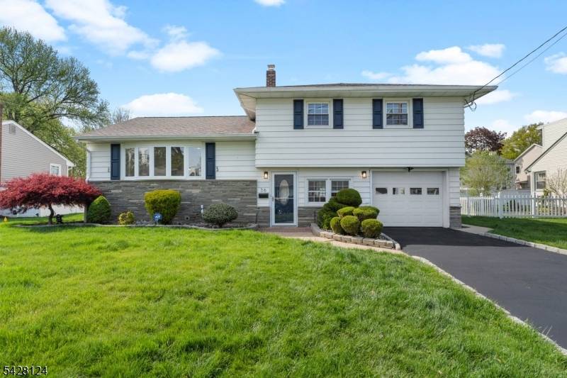 36 Charles St, Clark Twp., NJ 07066