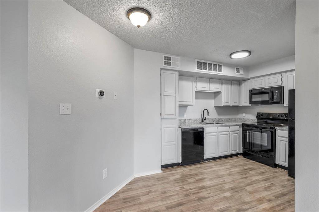 2300 Bamboo Drive #N111, Arlington, TX 76006