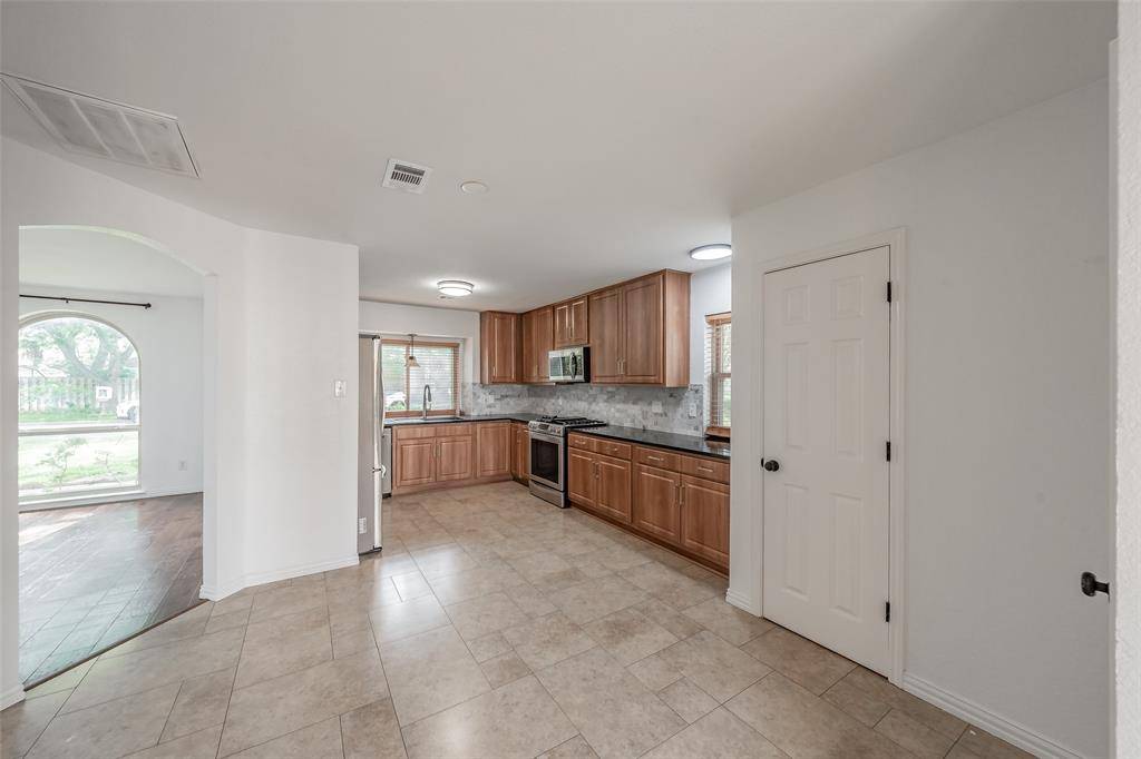 4134 Woodland Court, Grapevine, TX 76051