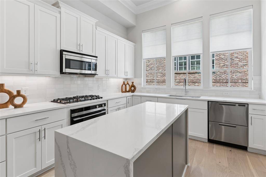 4617 Greenborough Lane, Dallas, TX 75219