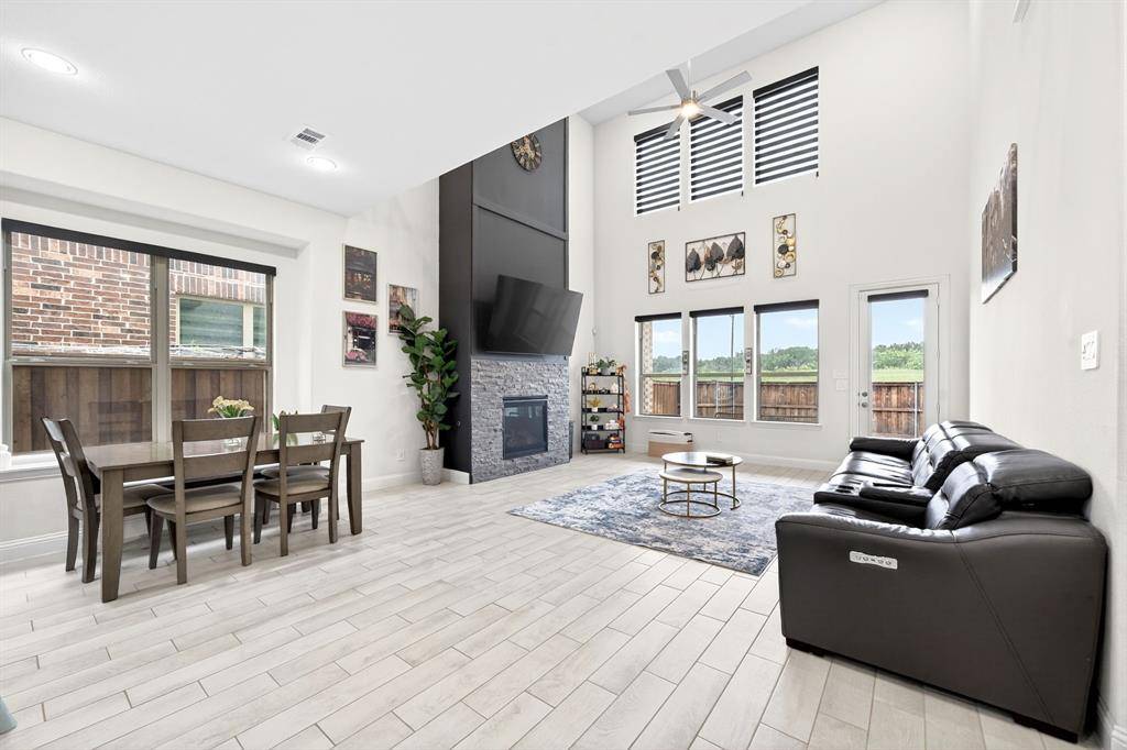 12733 Royal Oaks Lane, Farmers Branch, TX 75234