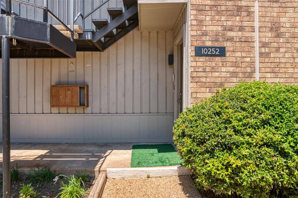 10252 REGAL OAKS Drive #B, Dallas, TX 75230