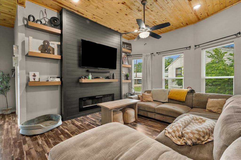 2206 Drake Street, Caddo Mills, TX 75135