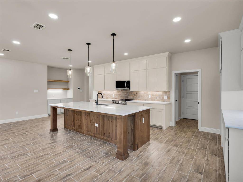 612 Jameson, Springtown, TX 76082