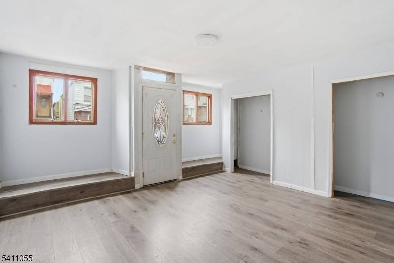 13 Cottage St, Bayonne City, NJ 07002