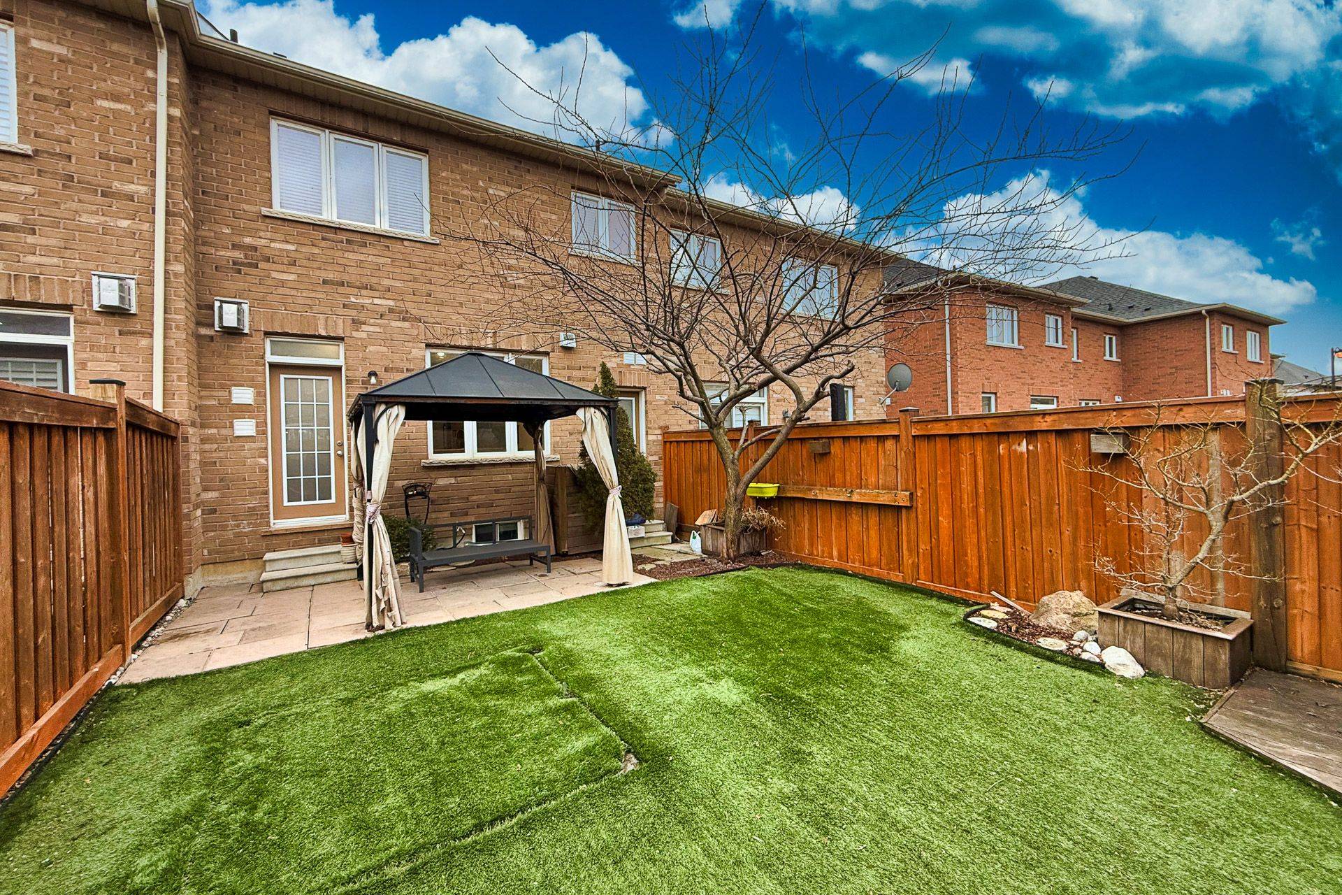 15 Munch PL, Milton, ON L9T 8K6