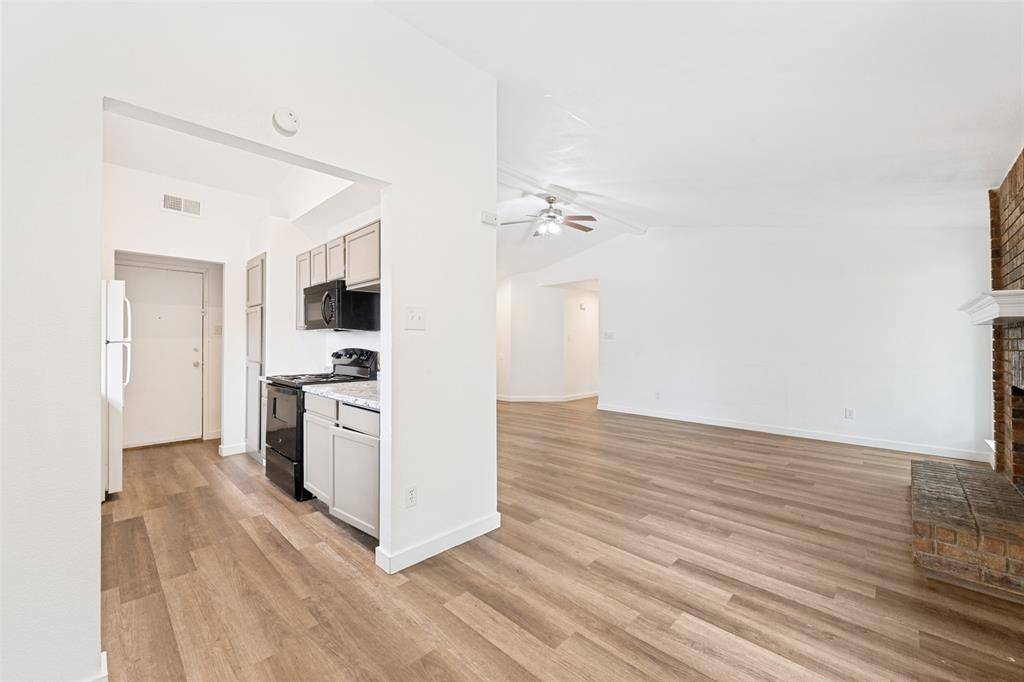 214 Valley Forge Lane, Arlington, TX 76002