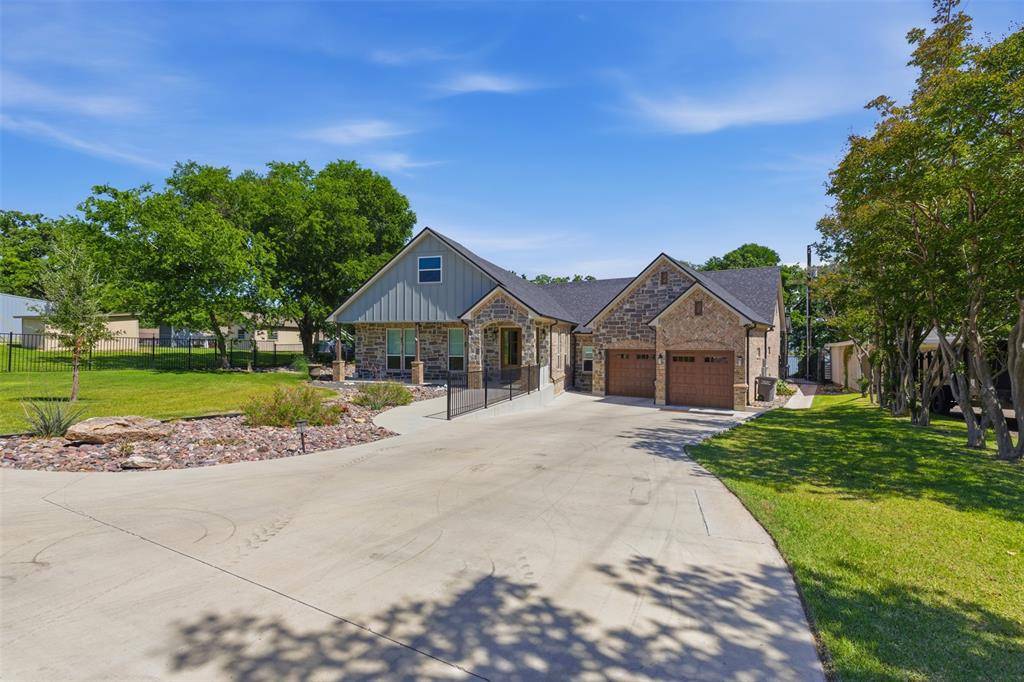 11754 North Court, Azle, TX 76020