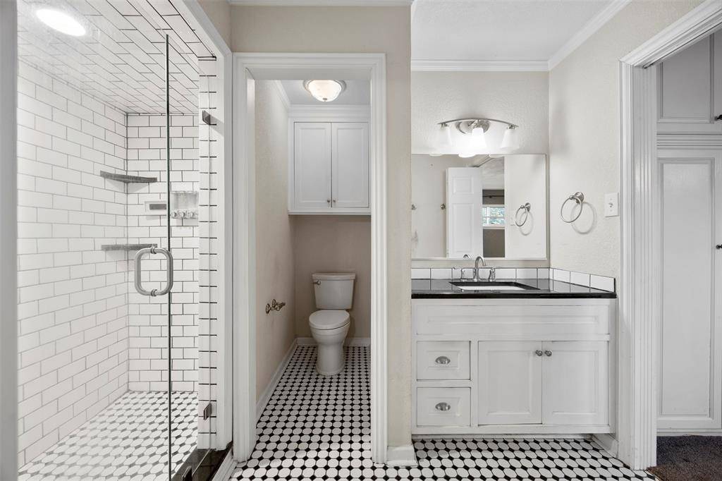 3911 Shady Valley Drive, Arlington, TX 76013