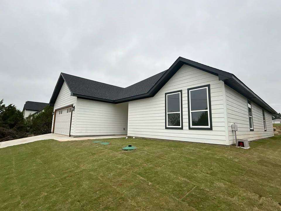 2215 Beverly Drive, Granbury, TX 76048