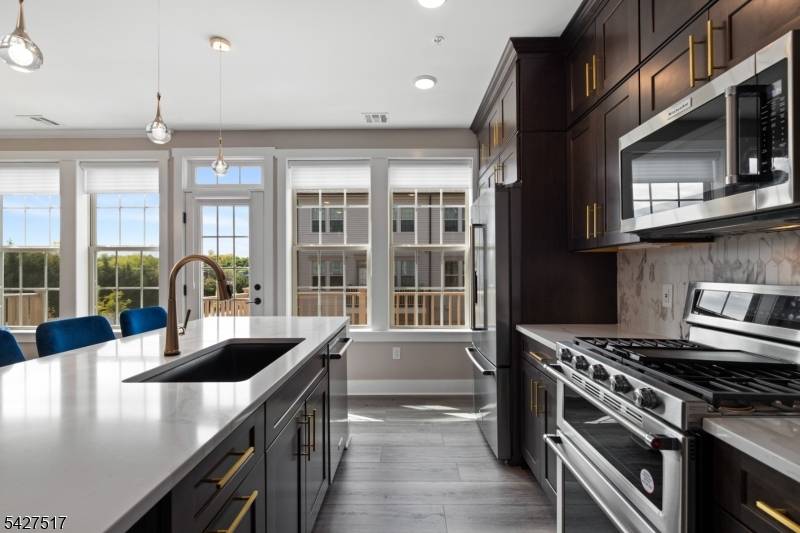 81 Arnold Dr, Wood-ridge Boro, NJ 07075