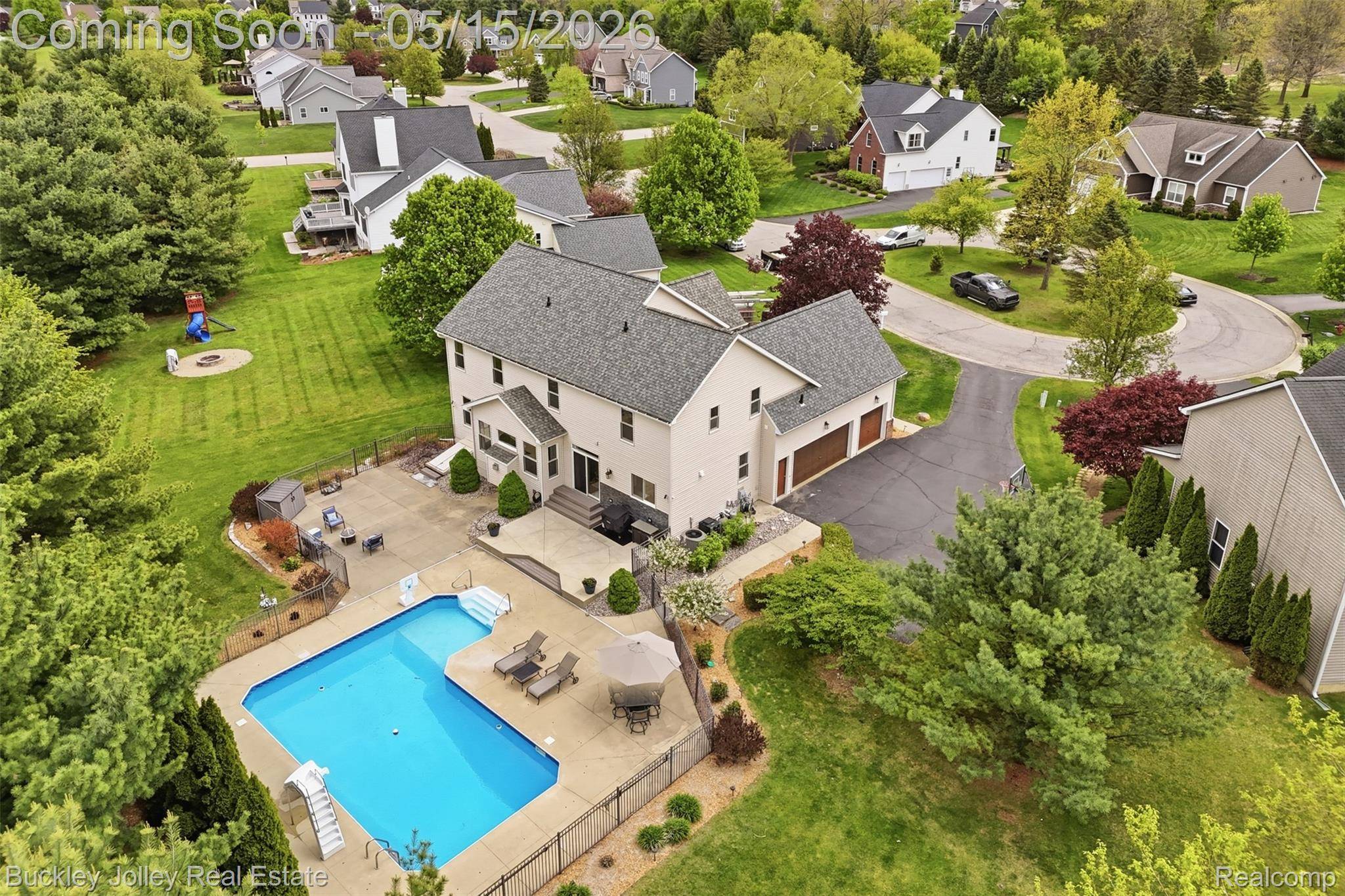 8705 Clarion CT, Green Oak Township, MI 48116