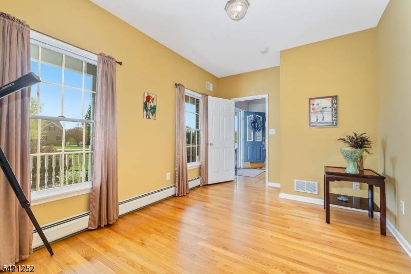 42 Southgate Dr, Clinton Twp., NJ 08801