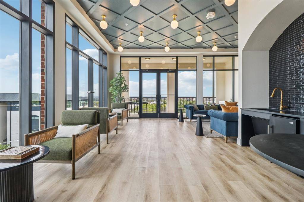 405 N Ewing Avenue #406, Dallas, TX 75203