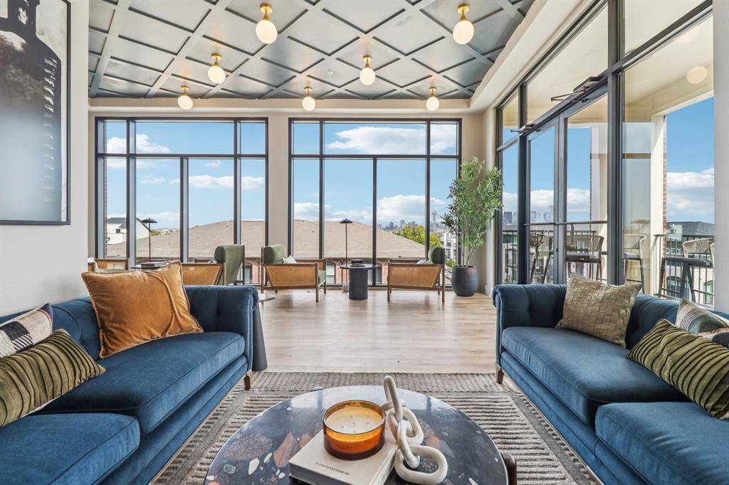 405 N Ewing Avenue #406, Dallas, TX 75203