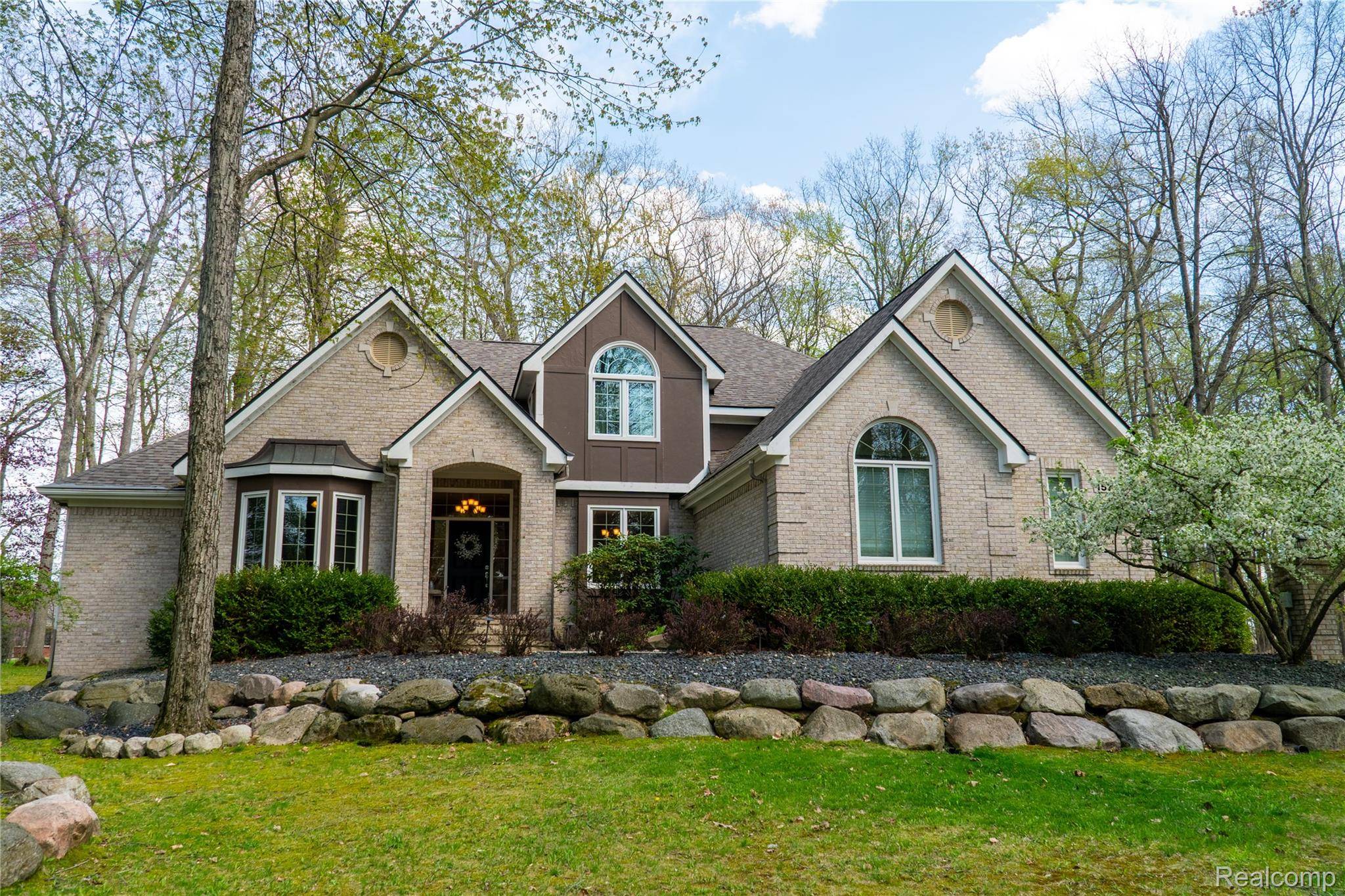 157 Winding Woods TRL, Brighton Township, MI 48114