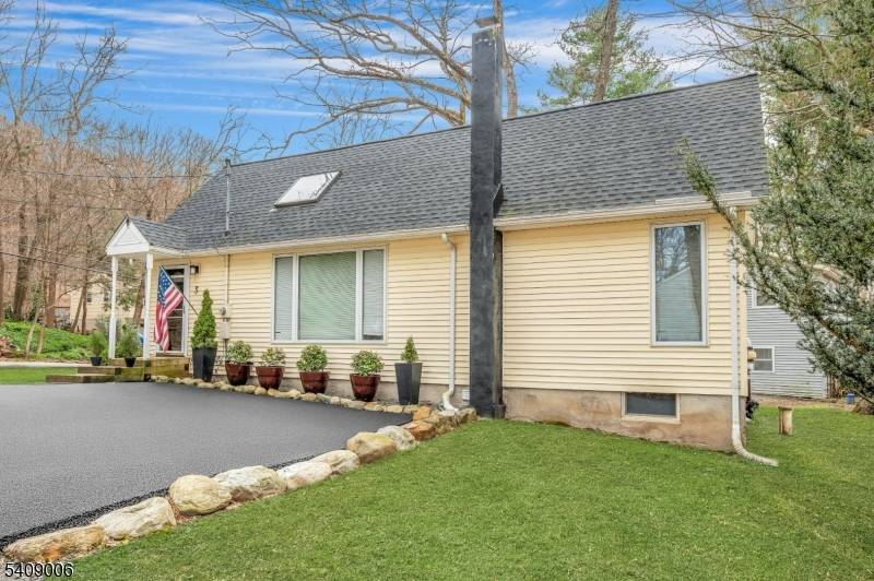 3 Redmans Dr, Jefferson Twp., NJ 07438