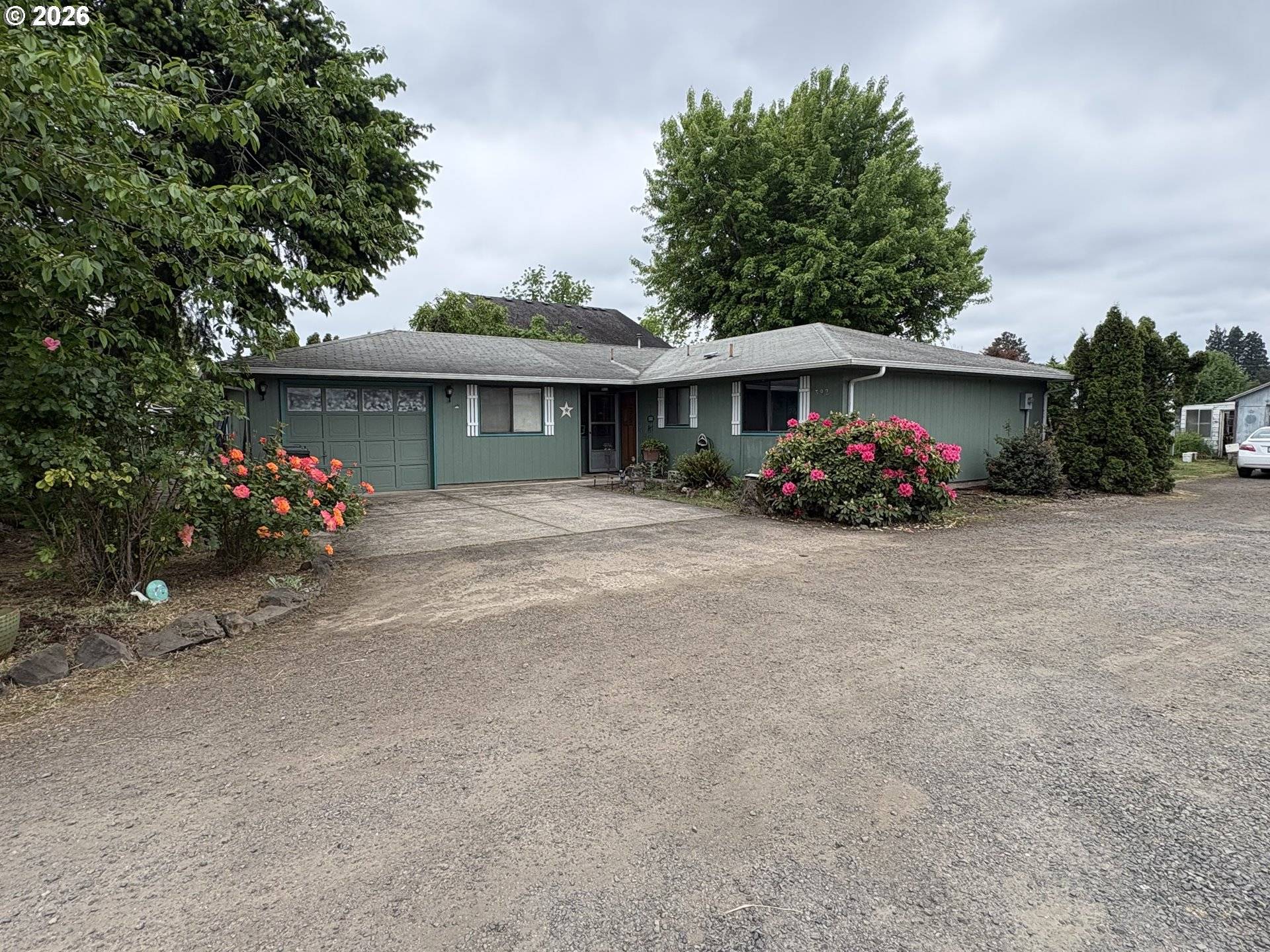 392 S 37TH ST, Springfield, OR 97478