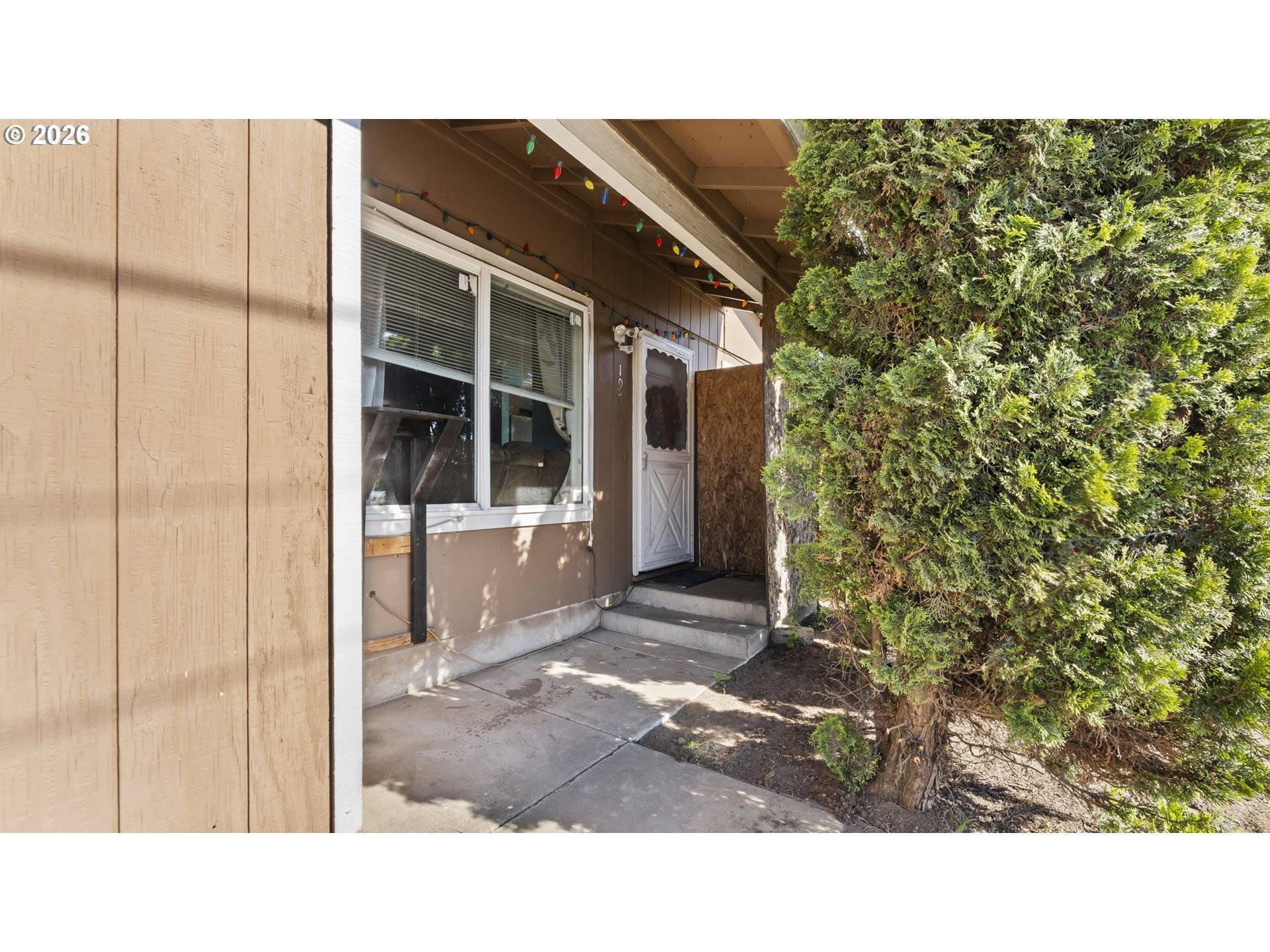 1977 ECHO HOLLOW RD, Eugene, OR 97402