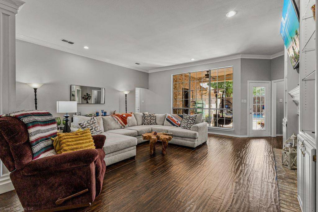 5017 River Bluff Drive, Fort Worth, TX 76132