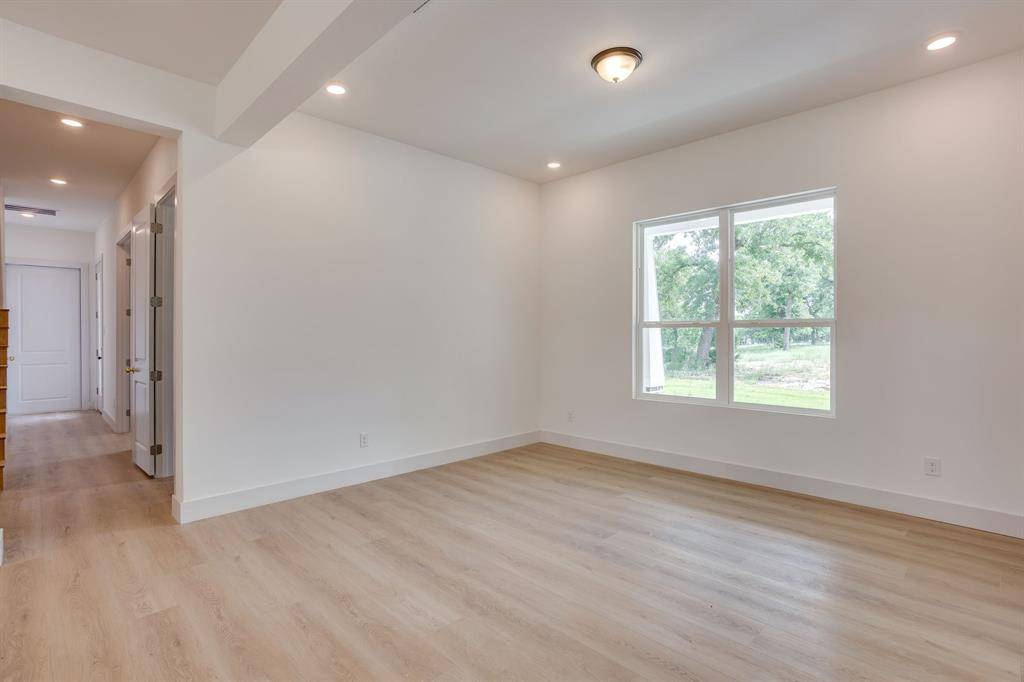 247 Silver Lakes Drive, Sunset, TX 76270