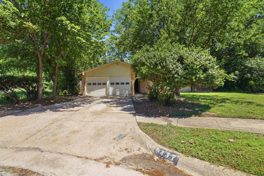 1137 Meadow Creek Court, Lancaster, TX 75146