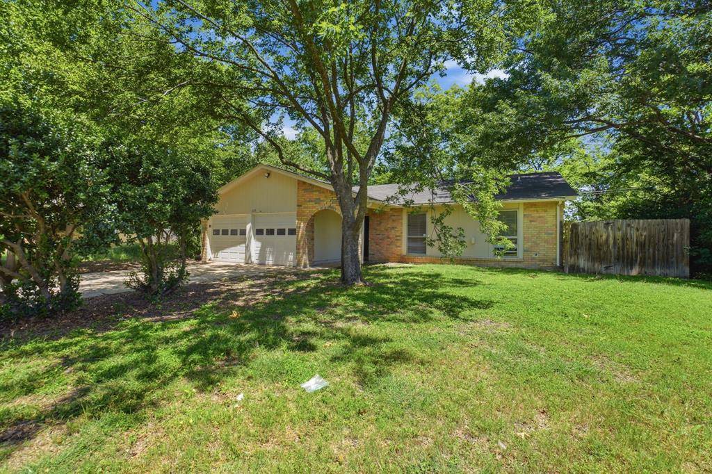 1137 Meadow Creek Court, Lancaster, TX 75146