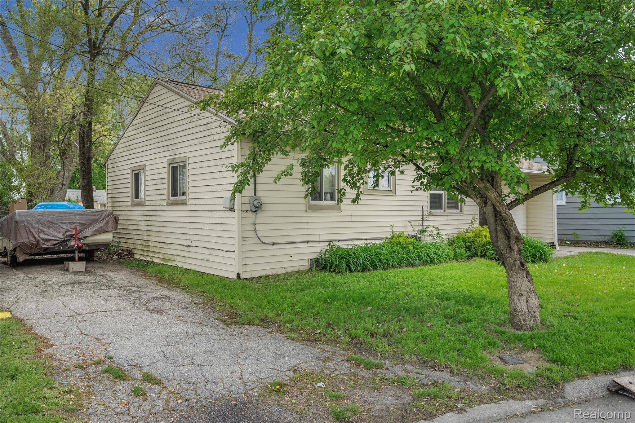32565 Mason ST, Westland, MI 48186