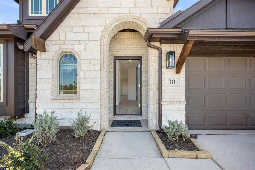 301 Saddlewood Trail, Commerce, TX 75428