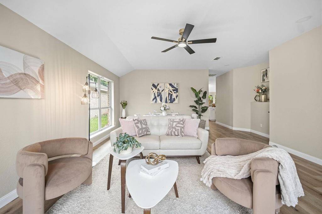 837 Morgan Drive, Burleson, TX 76028