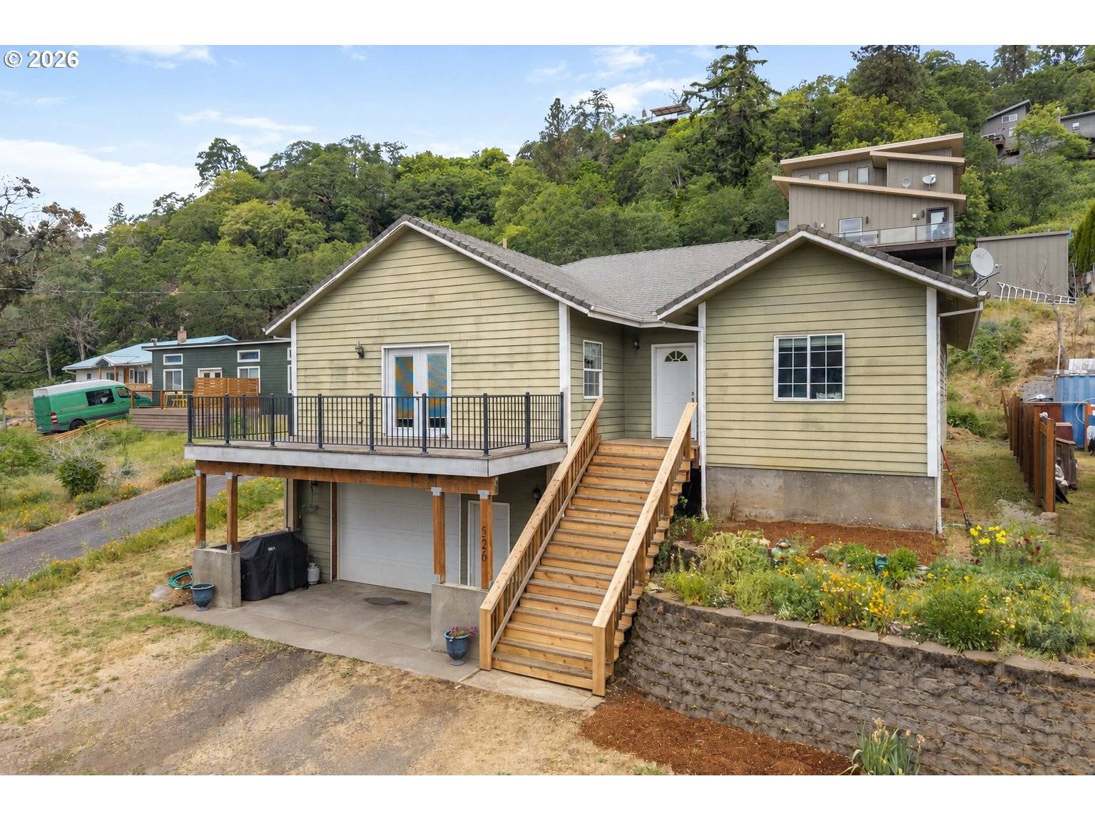 526 W LINCOLN ST, Bingen, WA 98605