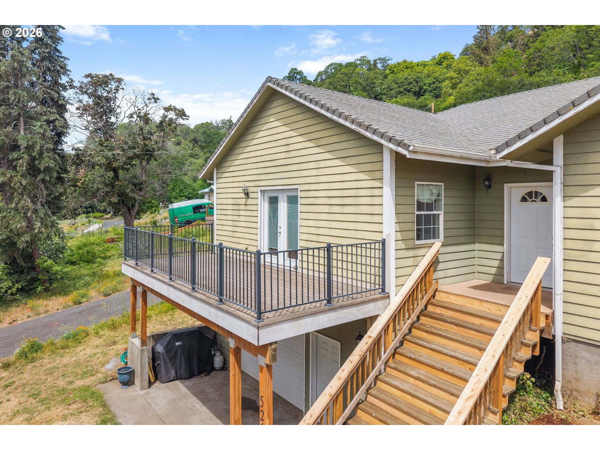 526 W LINCOLN ST, Bingen, WA 98605