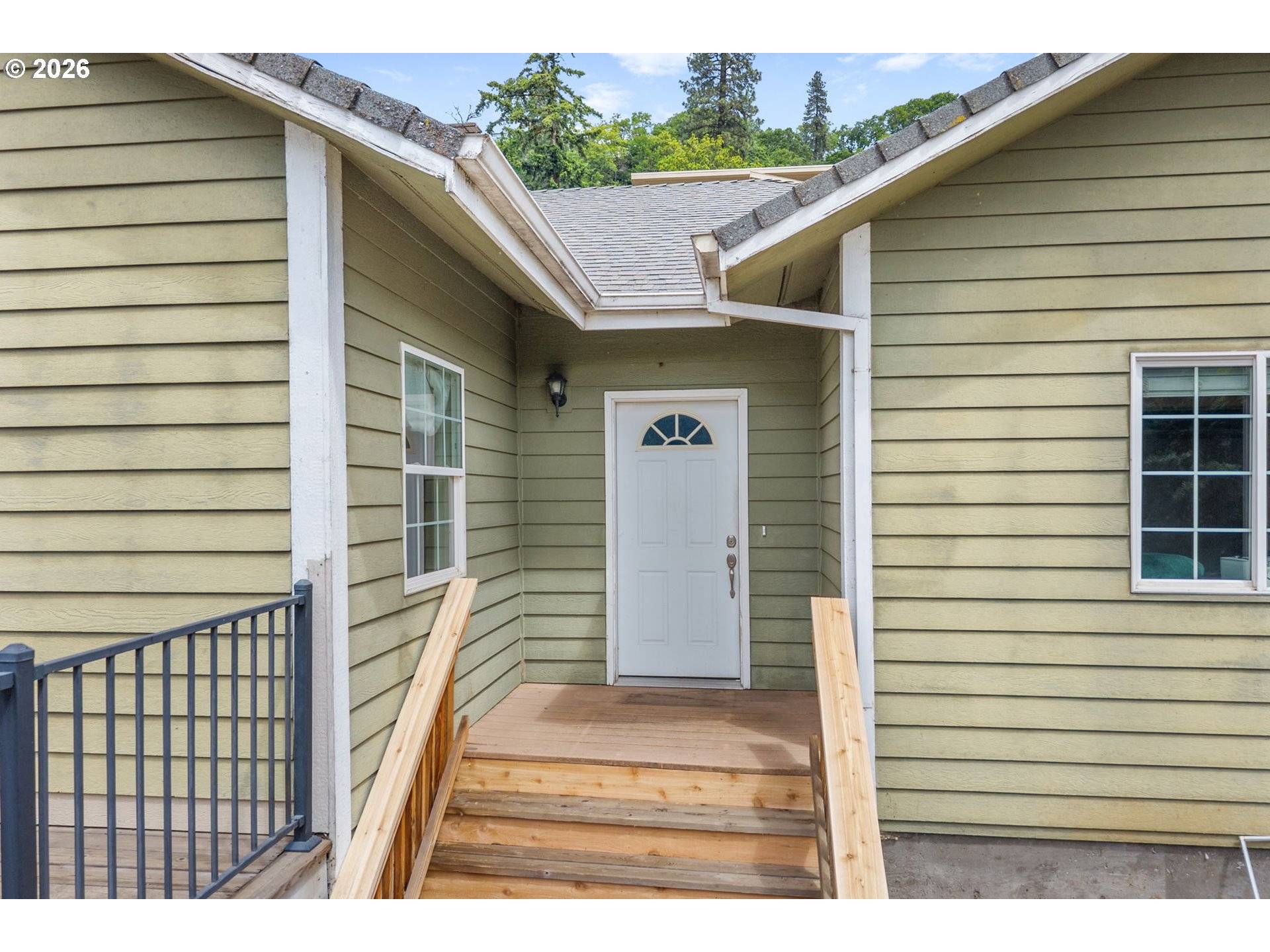 526 W LINCOLN ST, Bingen, WA 98605
