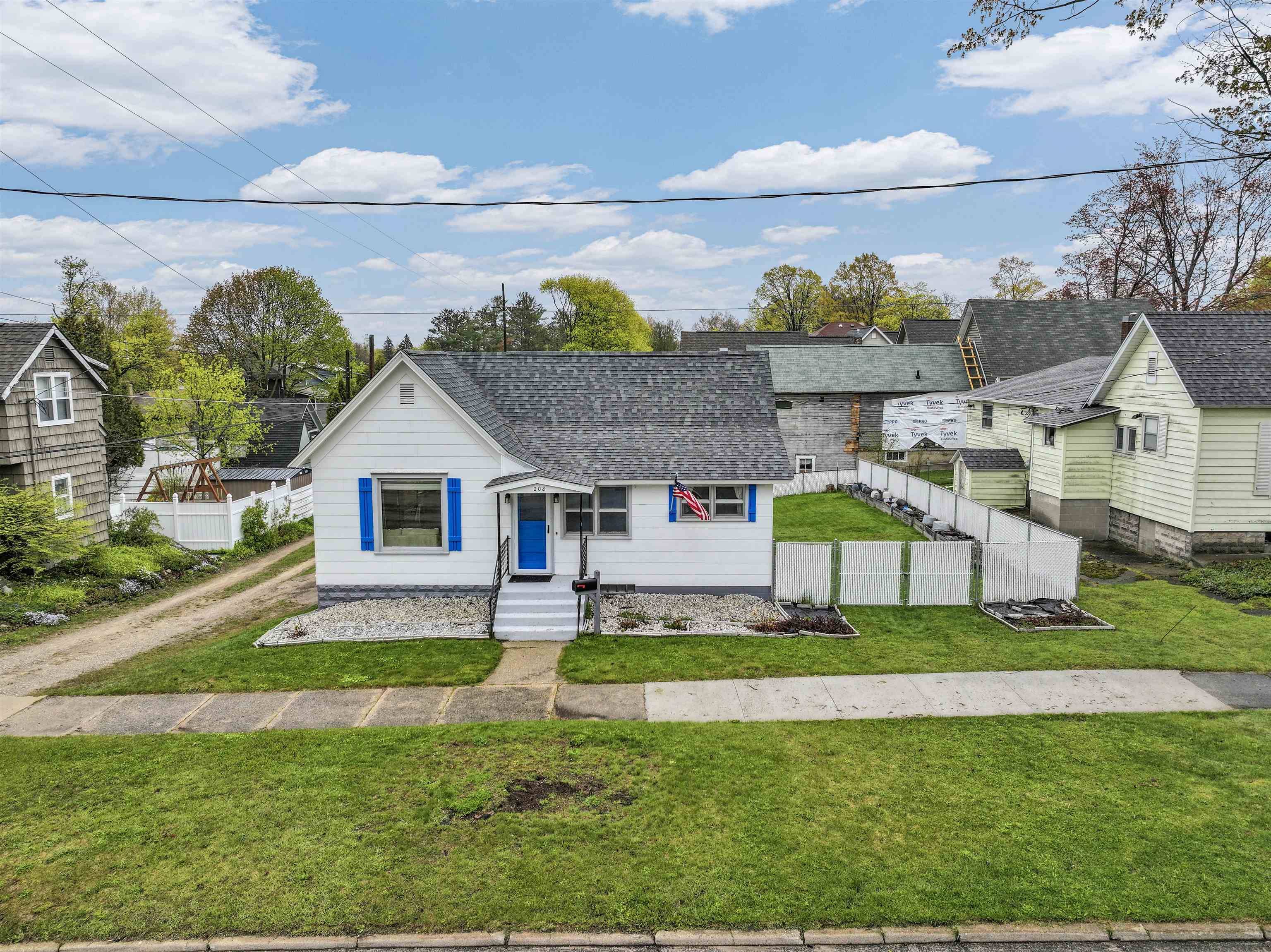 208 Blodgett, Cadillac, MI 49601